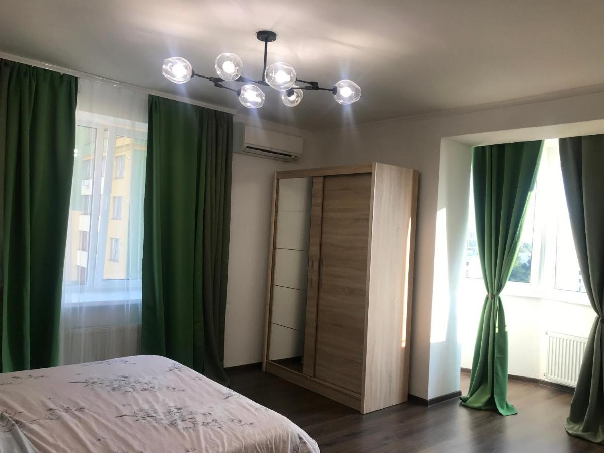 Волі 44А Apartment Lutsk Luaran gambar