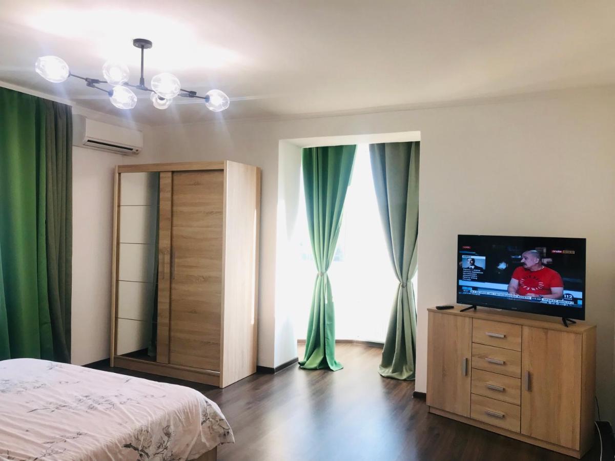 Волі 44А Apartment Lutsk Luaran gambar